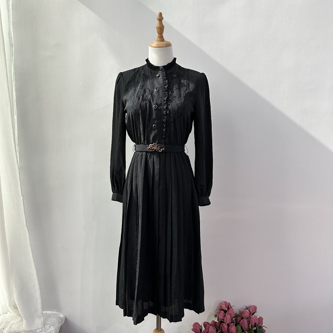 優雅黑腰果花荷葉領連身裙