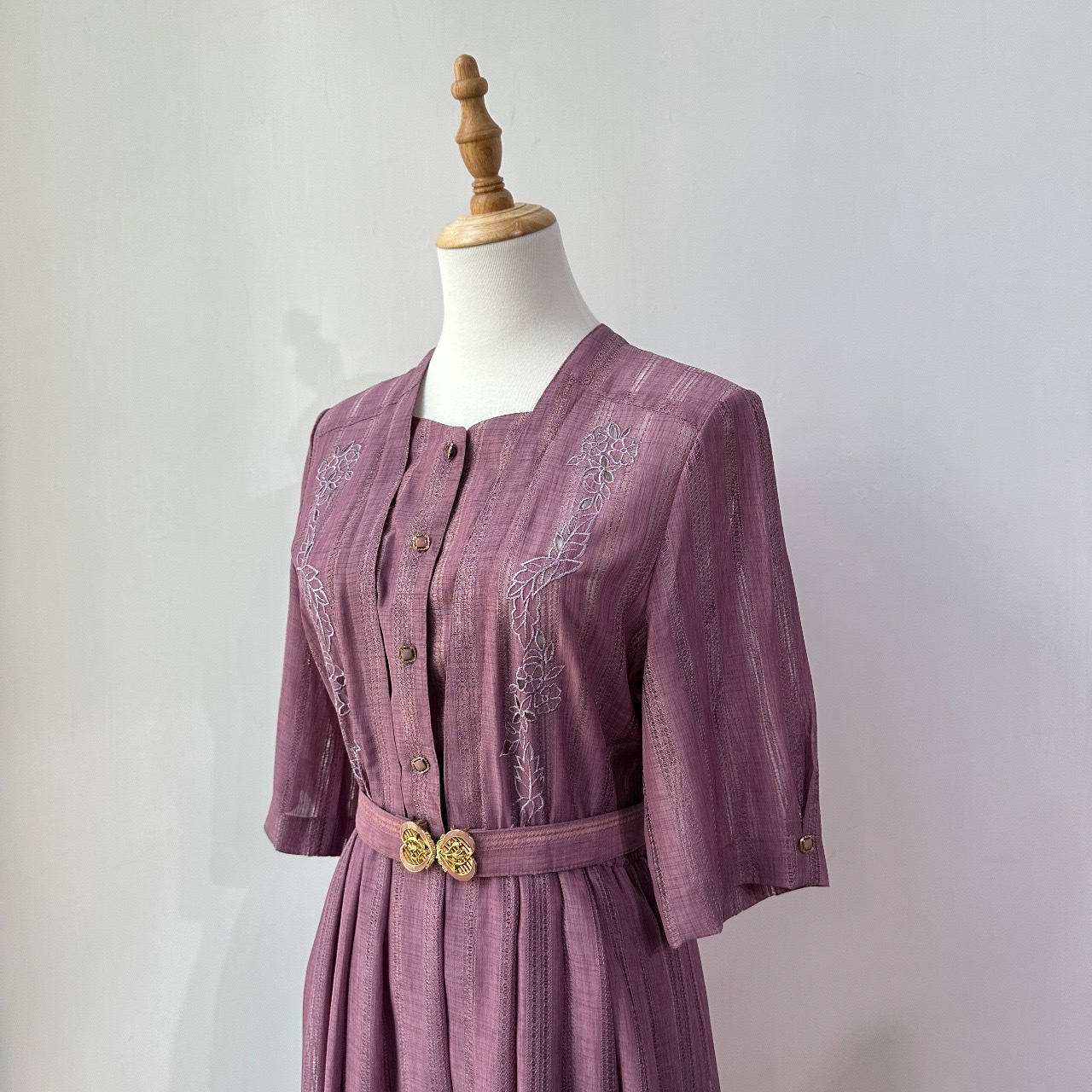 日本製芋頭紫鏤空刺繡中袖連身裙