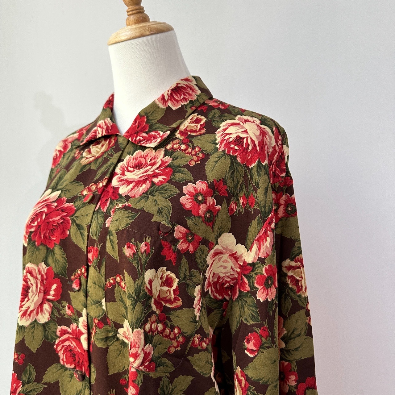 啡色牡丹盛放配綠葉長袖上衣