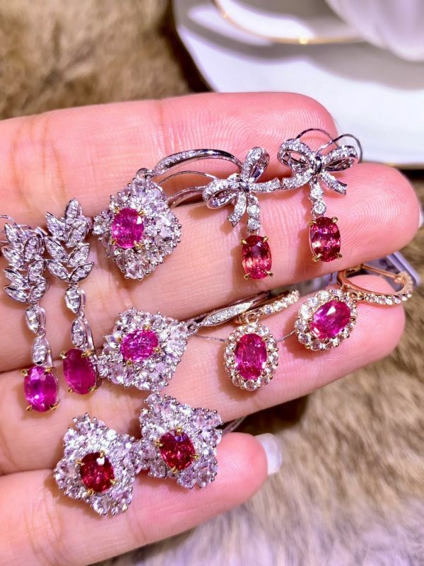 18k 金天然無燒粉藍寶/帕帕拉恰耳釘