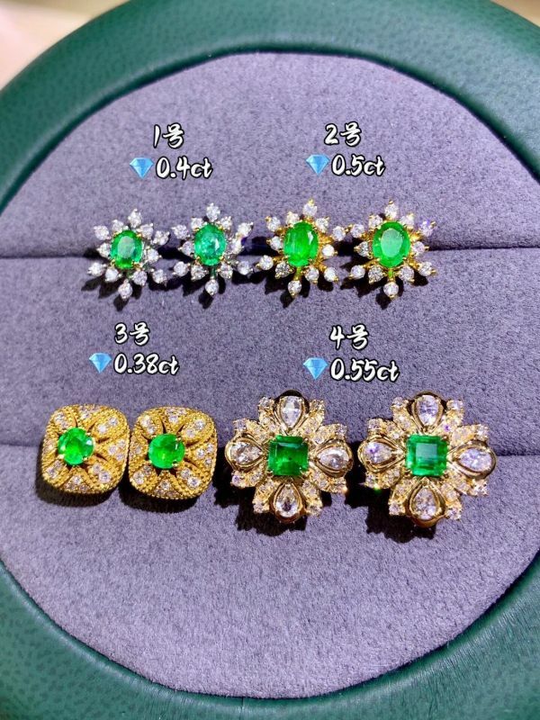 18k vivid green 祖母綠黃金耳釘