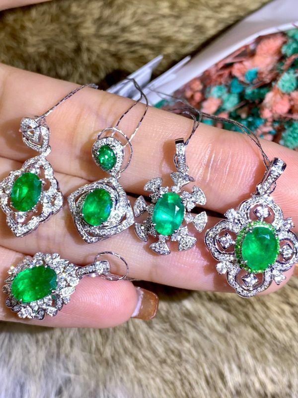 18k  vivid green 金鑲天然祖母綠吊墜(不含鏈)