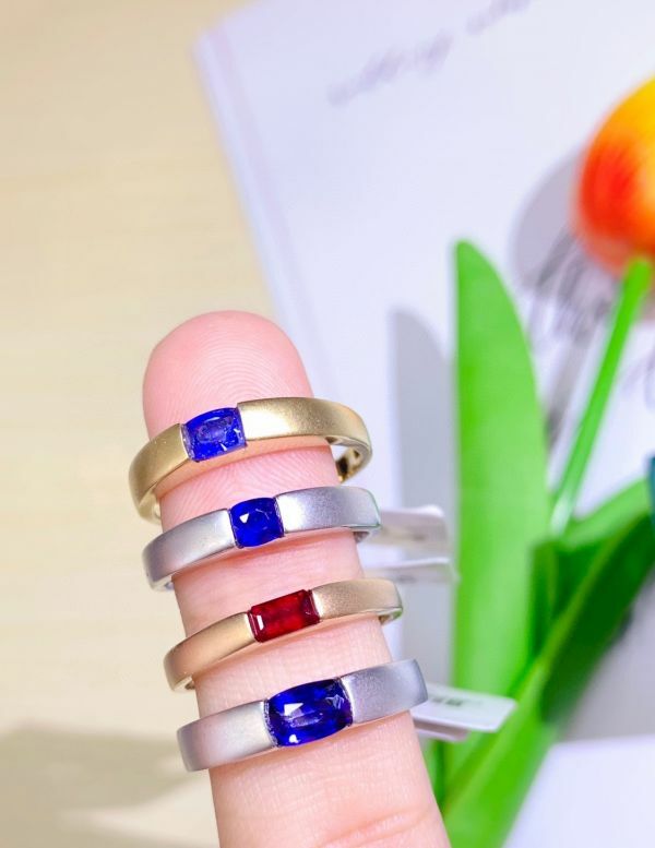 18k 金天然斯里蘭卡皇家藍/紅寶石戒指