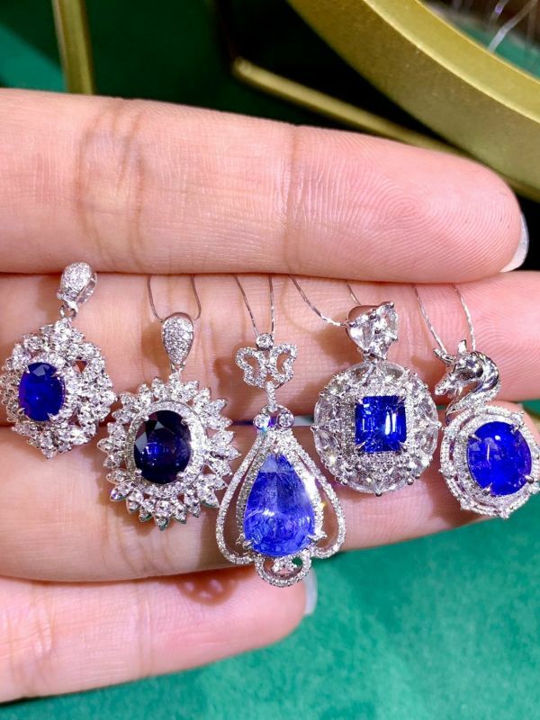 18k 金天然斯里蘭卡皇家藍藍寶石吊墜(不含鏈)