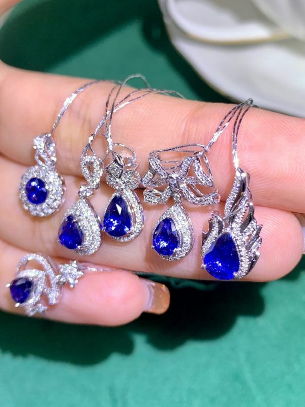 18k 天然斯里蘭卡藍寶石吊墜