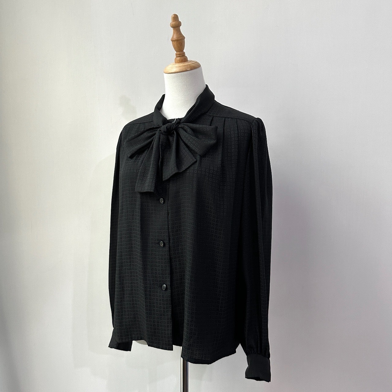 Givenchy Vintage 黑色光澤感蝴蝶結領口上衣