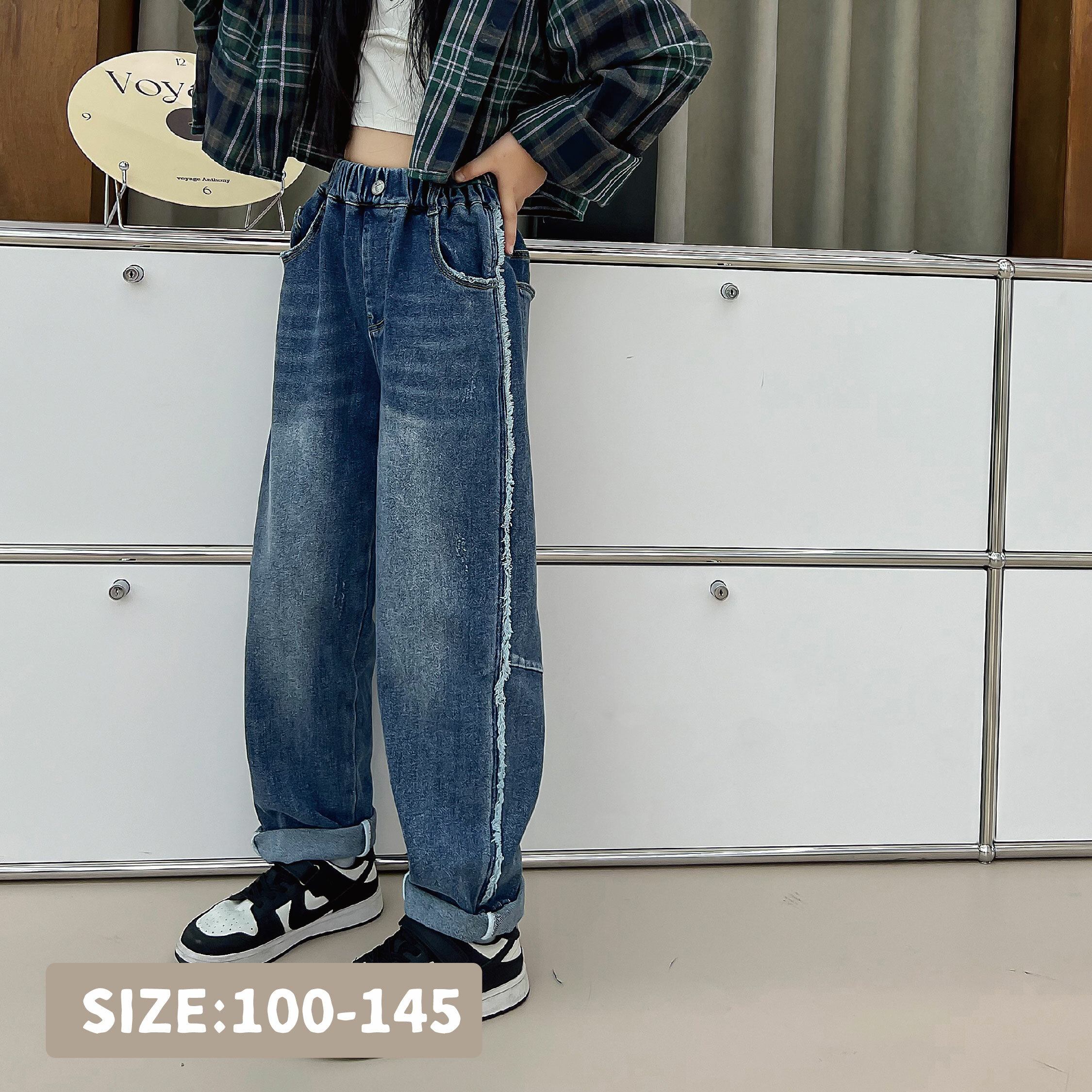 【H35159】特殊剪裁側面抽鬚設計牛仔褲