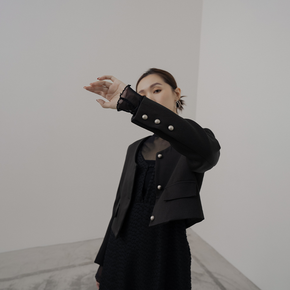 Metal buckle style collarless short blazer-Black M/L【02030540】in stock+pre-order