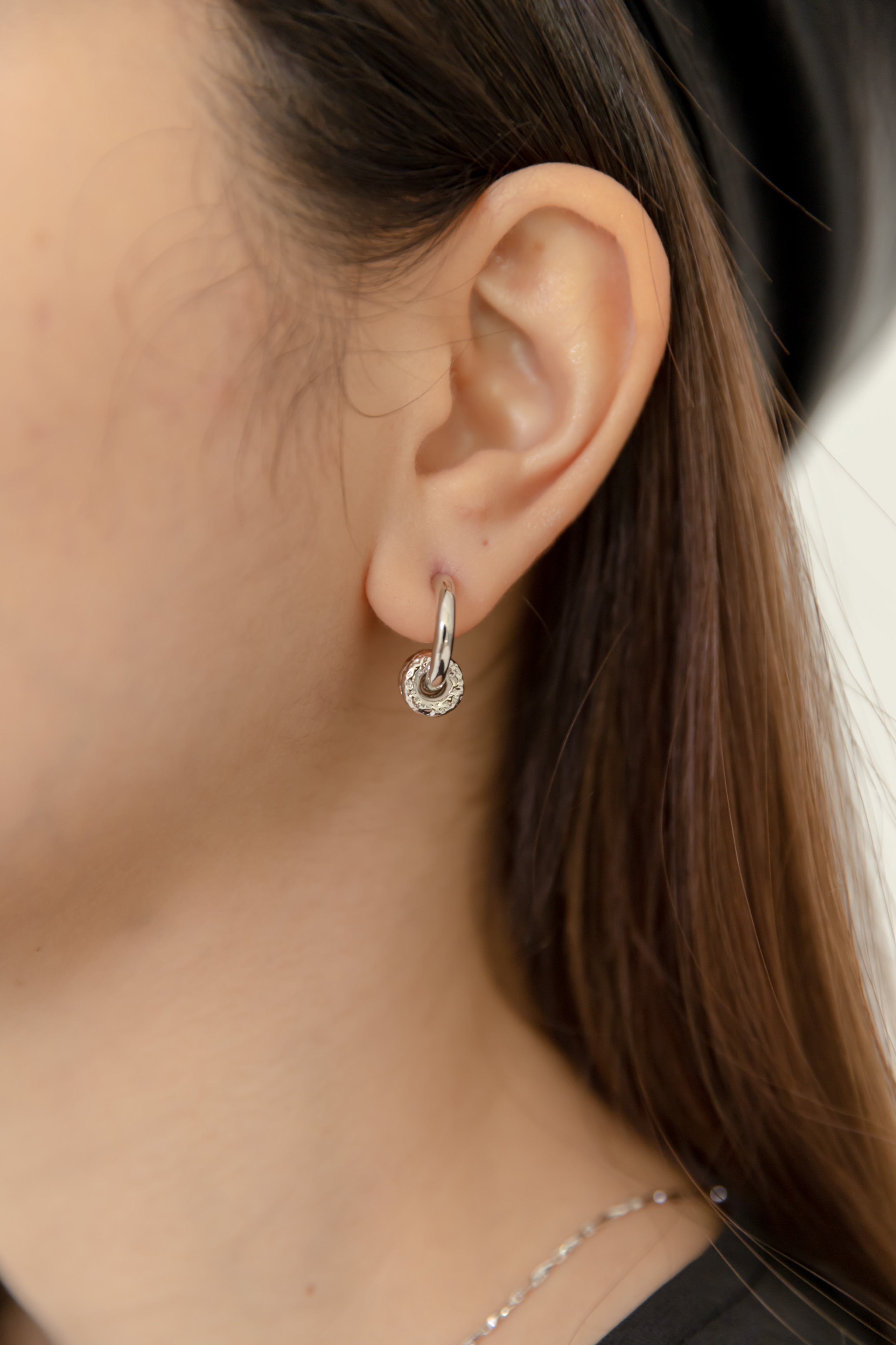 壓紋甜甜圈耳環（銀色）