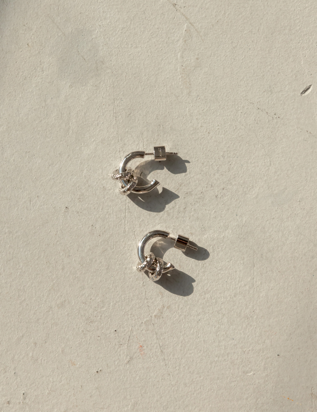 壓紋甜甜圈耳環（銀色）