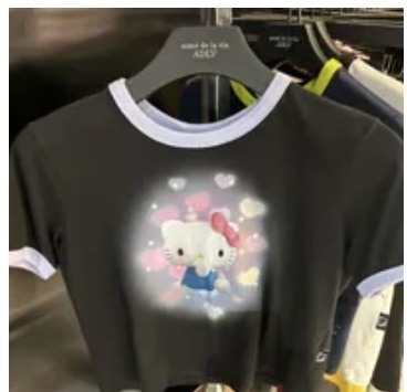 [S] ADLV HELLO KITTY 3D ARTWORK MIDDLE CROP SHORT SLEEVE T-SHIRT,BLACK, ADLV23FW-SSCAHK-BLK (SAV266)