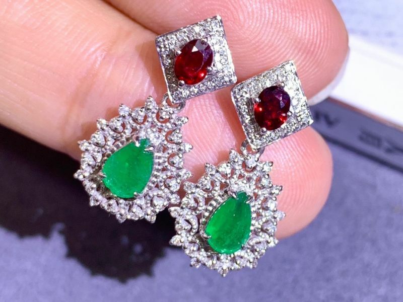 18k 金天然 vivid green 祖母綠