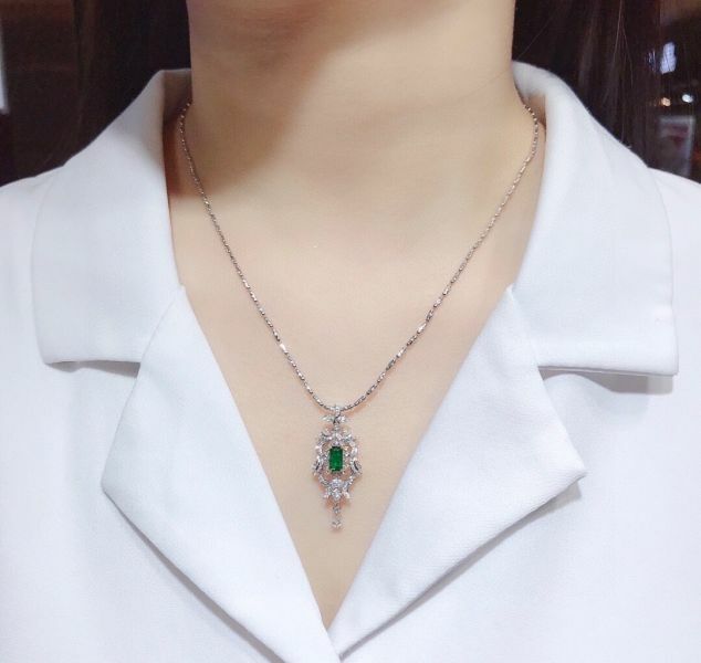 18k 金天然 vivid green祖母綠吊墜(不含鏈)