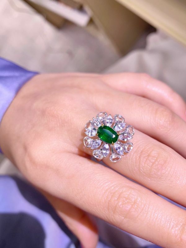 18k 金鑲嵌天然vivid green 祖母綠戒指
