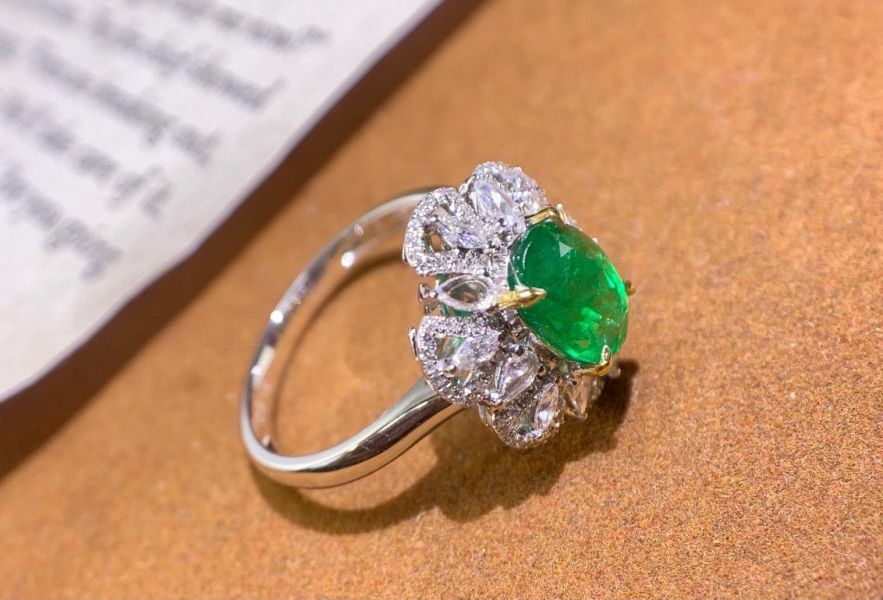 18k 金vivid green 天然祖母綠戒指