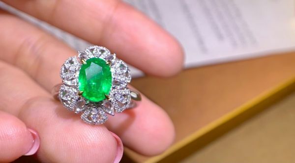 18k 金vivid green 天然祖母綠戒指