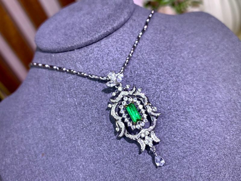 18k 金天然Muzo green祖母綠吊墜(不含鏈)