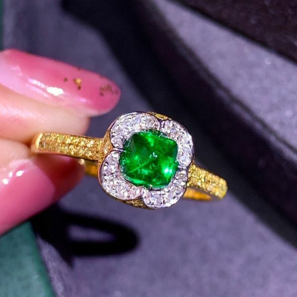 18k 祖母綠糖塔小精品戒指