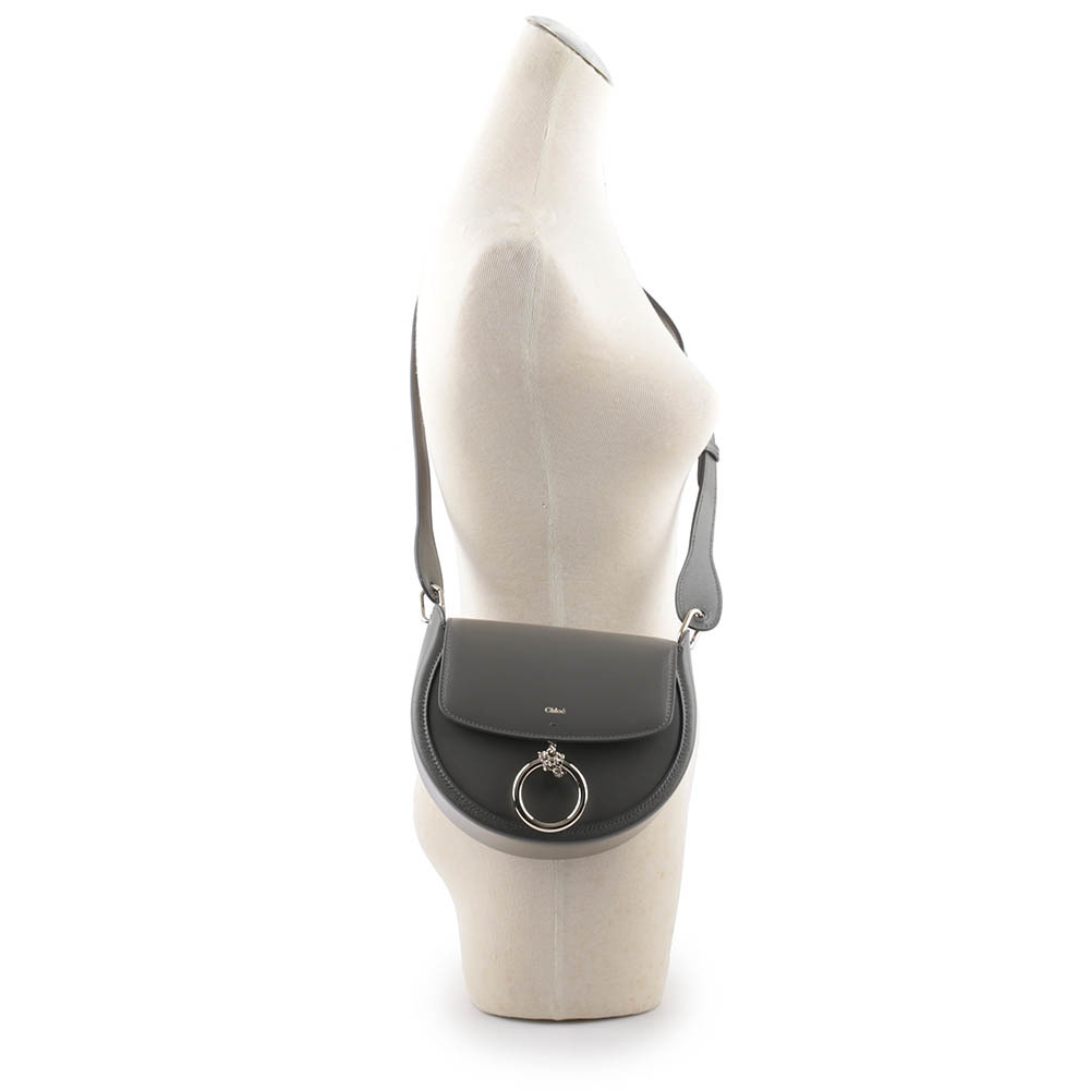 【CHLOE'】Arlene Small 圓環小牛皮半月型斜背包(象灰色) CHC23AS141J38 066