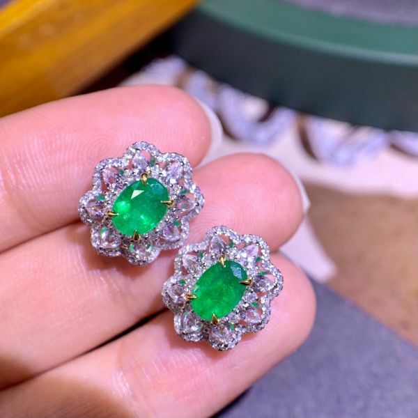 18k vivid green祖母綠耳釘