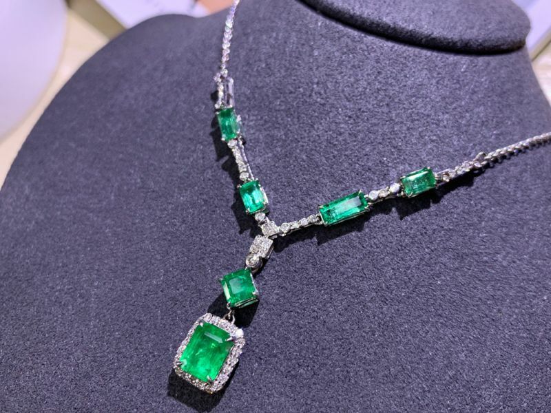 18k vivid green 祖母綠項鍊