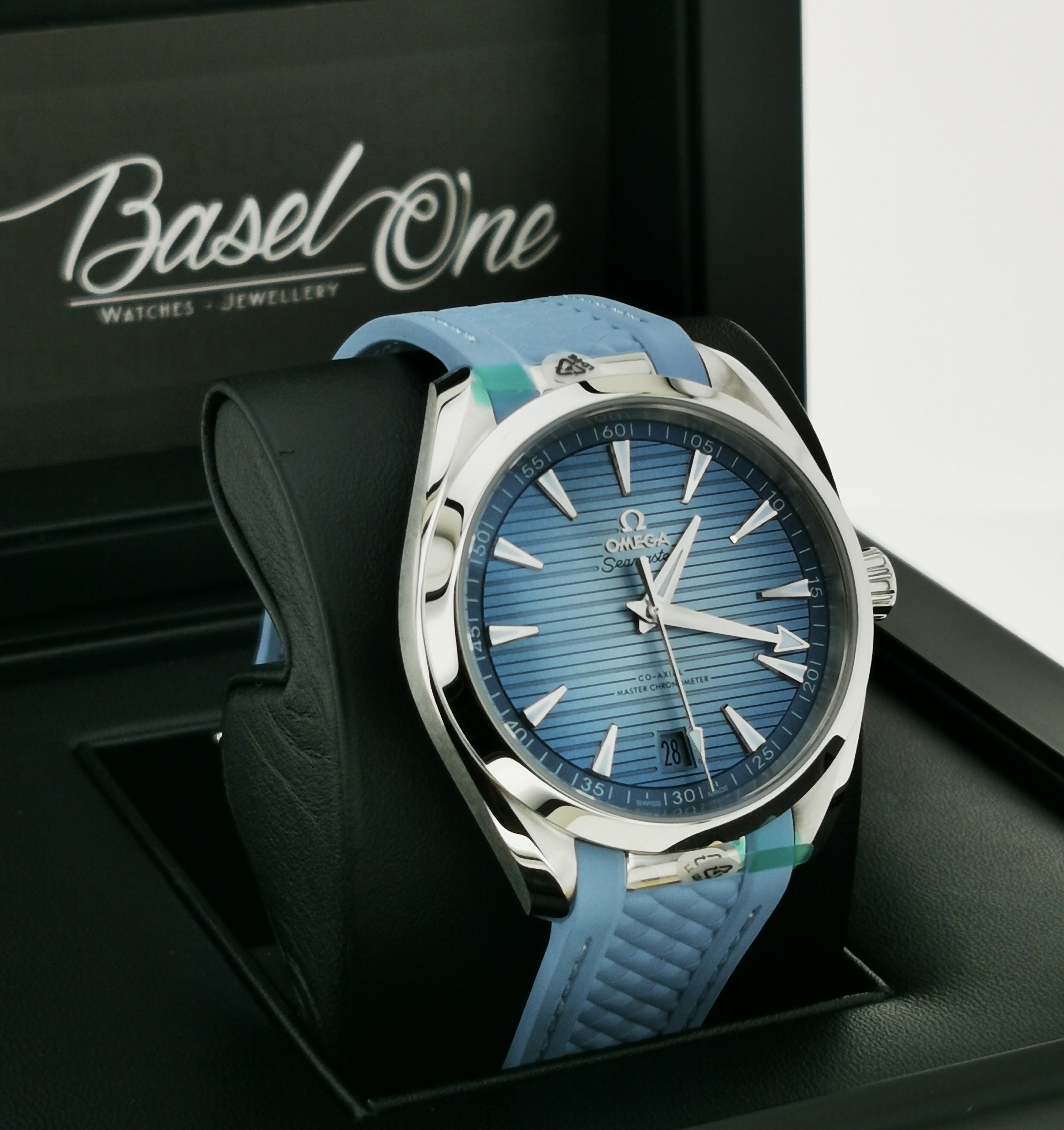 OMEGA BLUE DIAL AQUA TERRA 150M