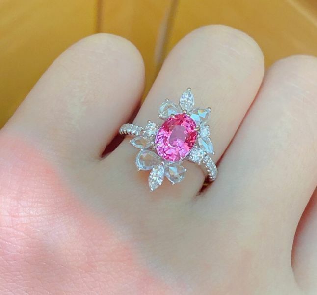 2.01ct 18k帕帕拉恰戒指