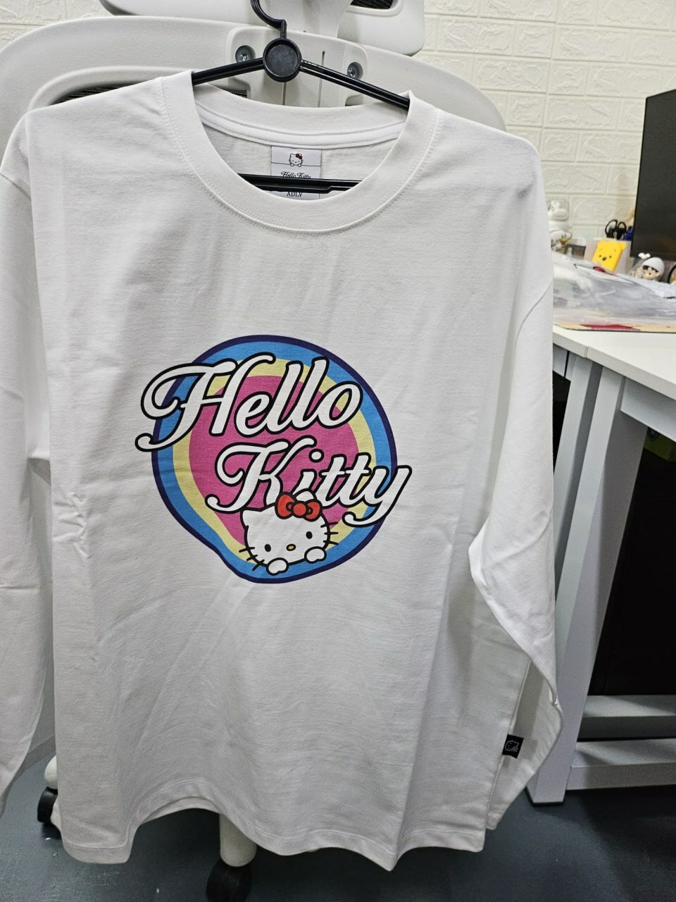[S] ADLV HELLO KITTY ARTWORK LONG SLEEVE T-SHIRT,BLUE PURPLE, ADLV23FW-LSATHK-WHT (SAV275)