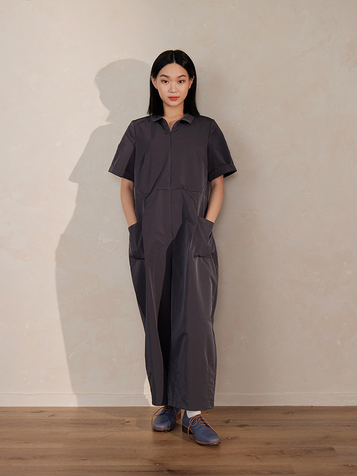 獨遊小領折線連身褲-星塵