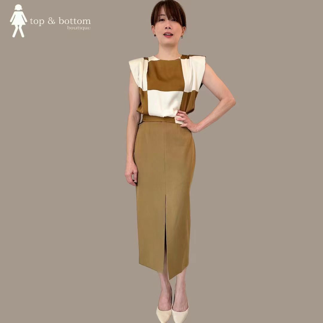 V SLEEVE CHECKED BLOUSE