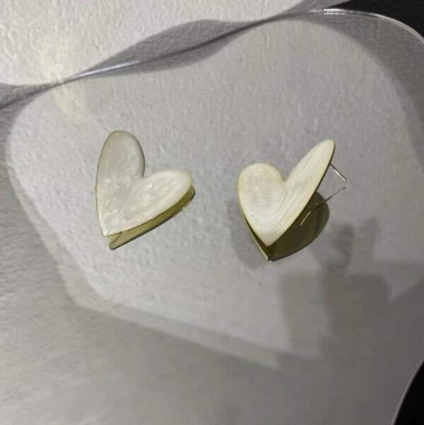 White gold is a love ear
