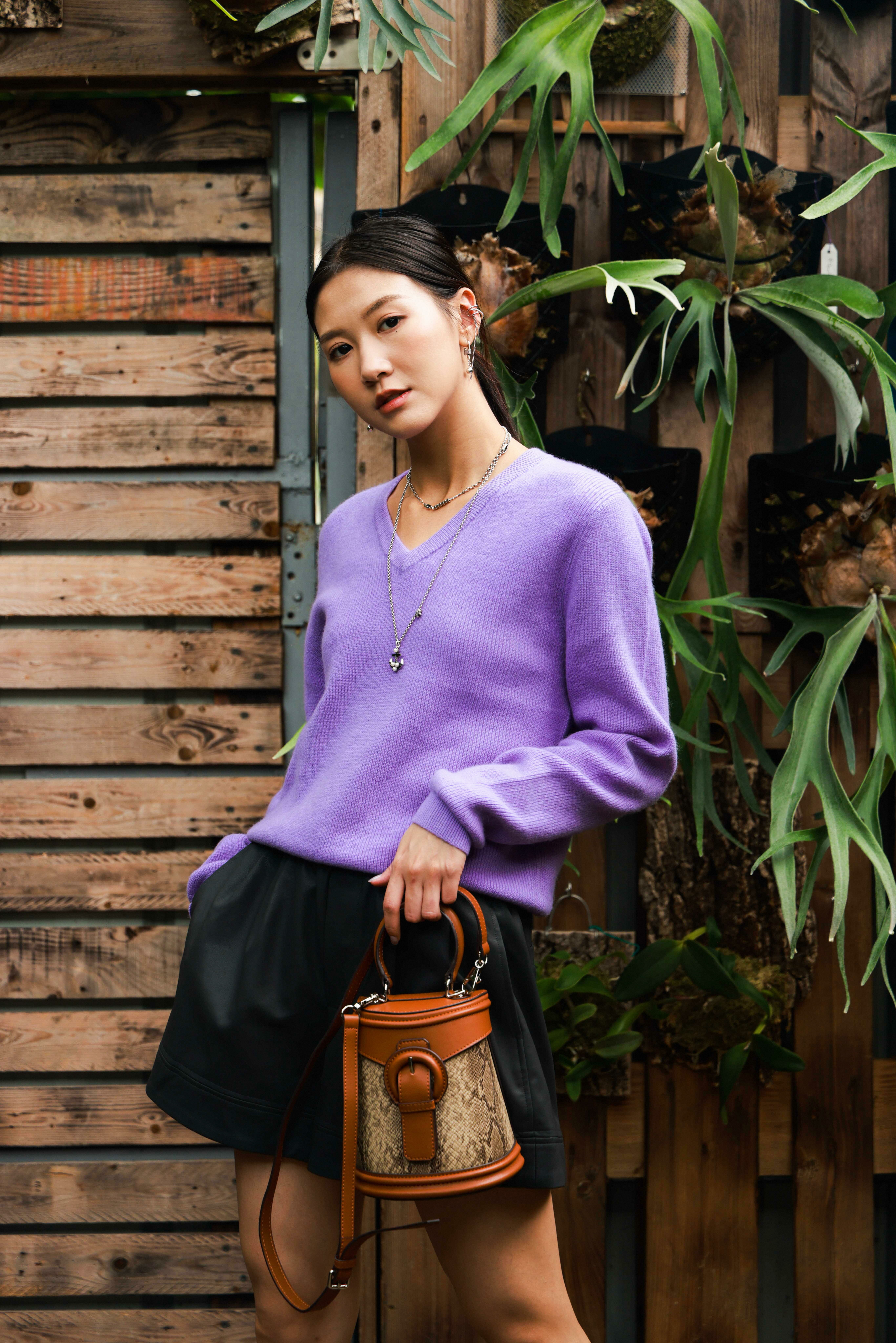 幼坑紋V領冷衫（現貨款式）