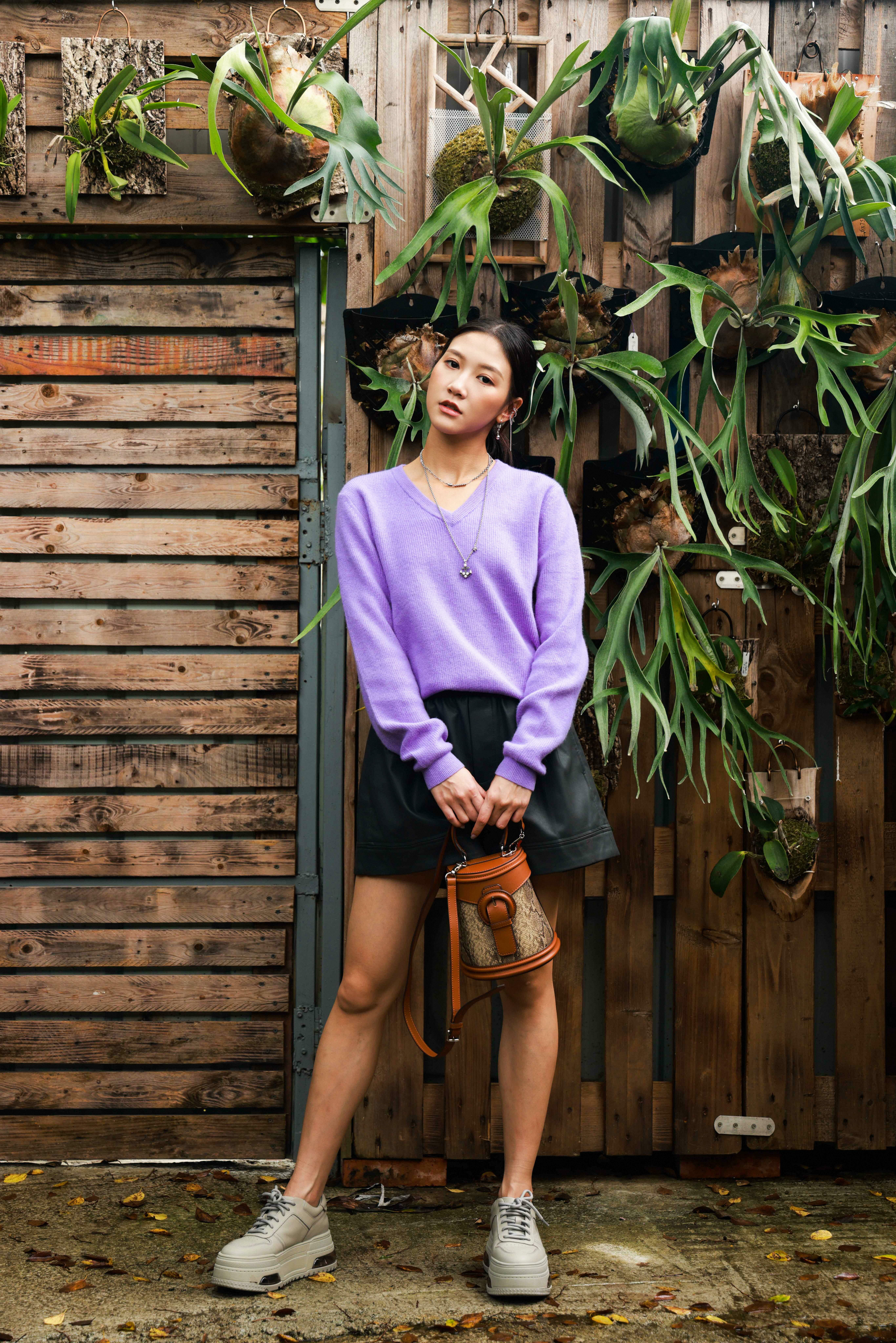 幼坑紋V領冷衫（現貨款式）