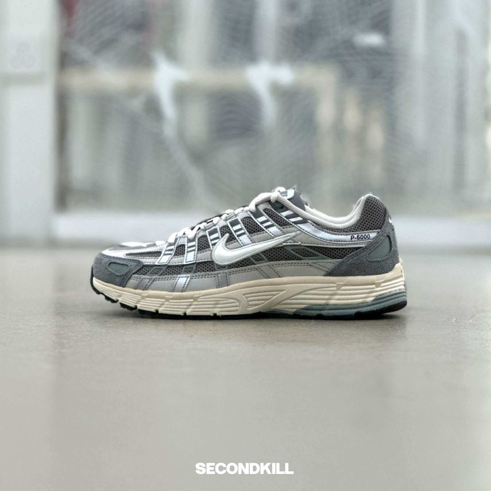 Nike P-6000 グレー FN7509-029 (25cm) セール】P-6000 FN7509-029（スニーカー）｜NIKE（ナイキ）の