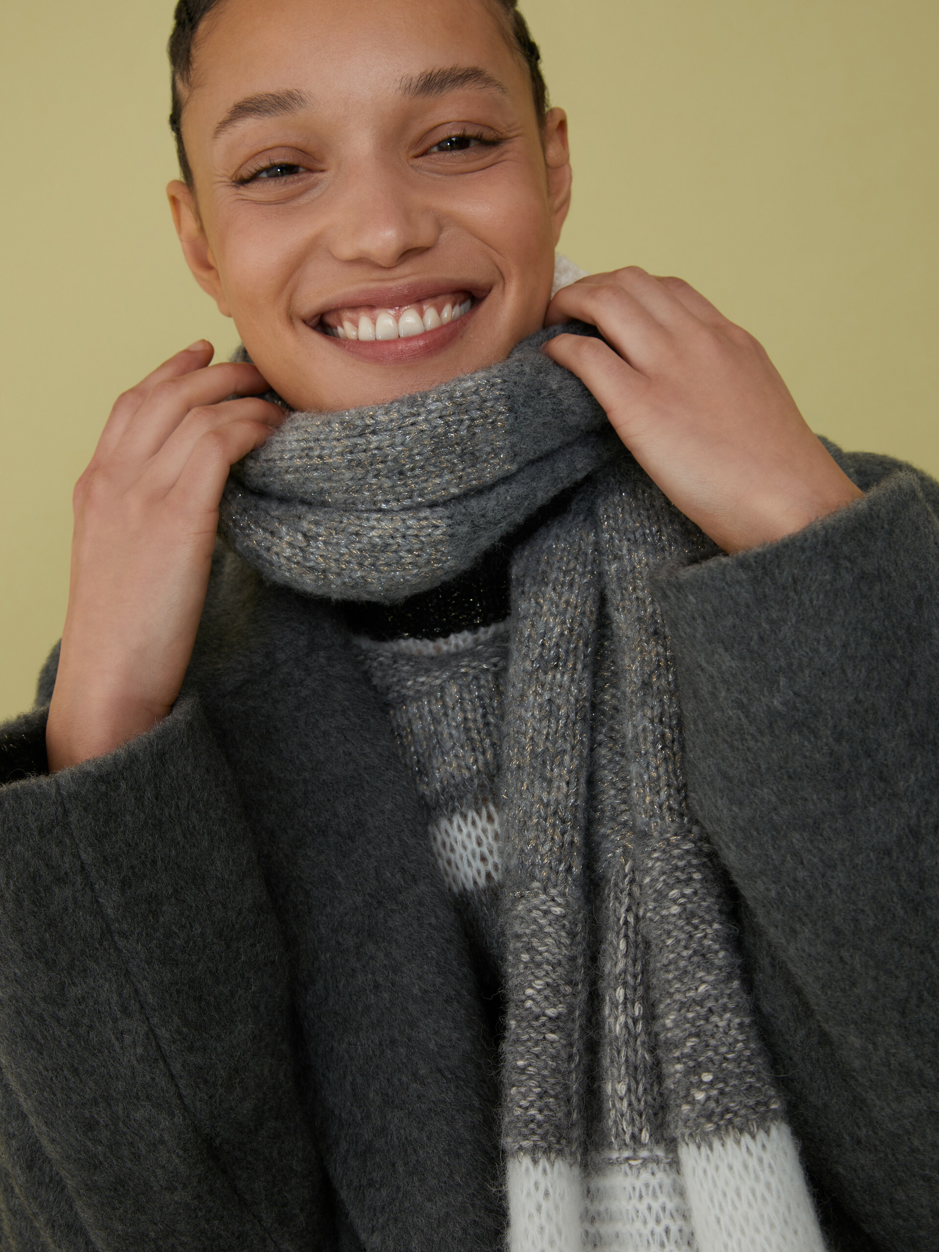 iBlues超柔暖漸層色澤毛料圍巾