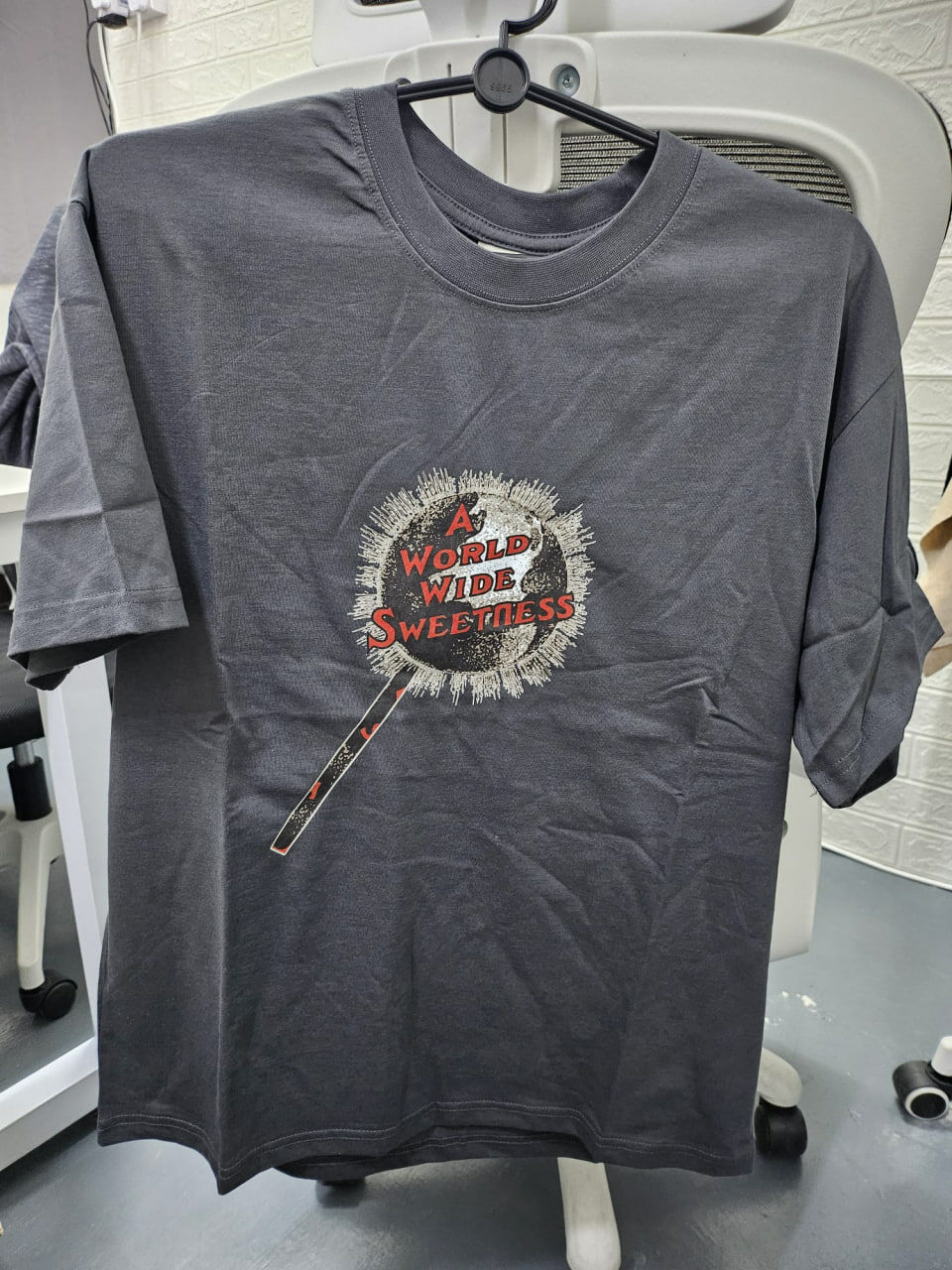 [S] DYSFUNCT A WORLD WIDE SWEETNESS SHORT SLEEVE T-SHIRT,CHARCOAL, SDY79 [FINAL SALE] (SDY79)