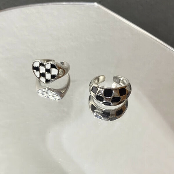 Black and white chessboard plaid open ring (one set)