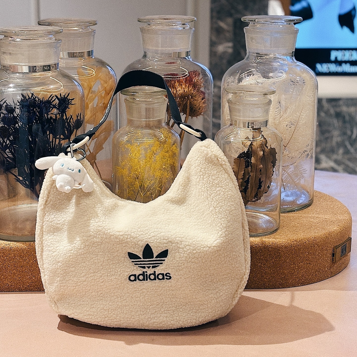Adidas Originals Beige Shoulder Bag 雲朵包 羊羔毛 肩背包 手提包 II3399