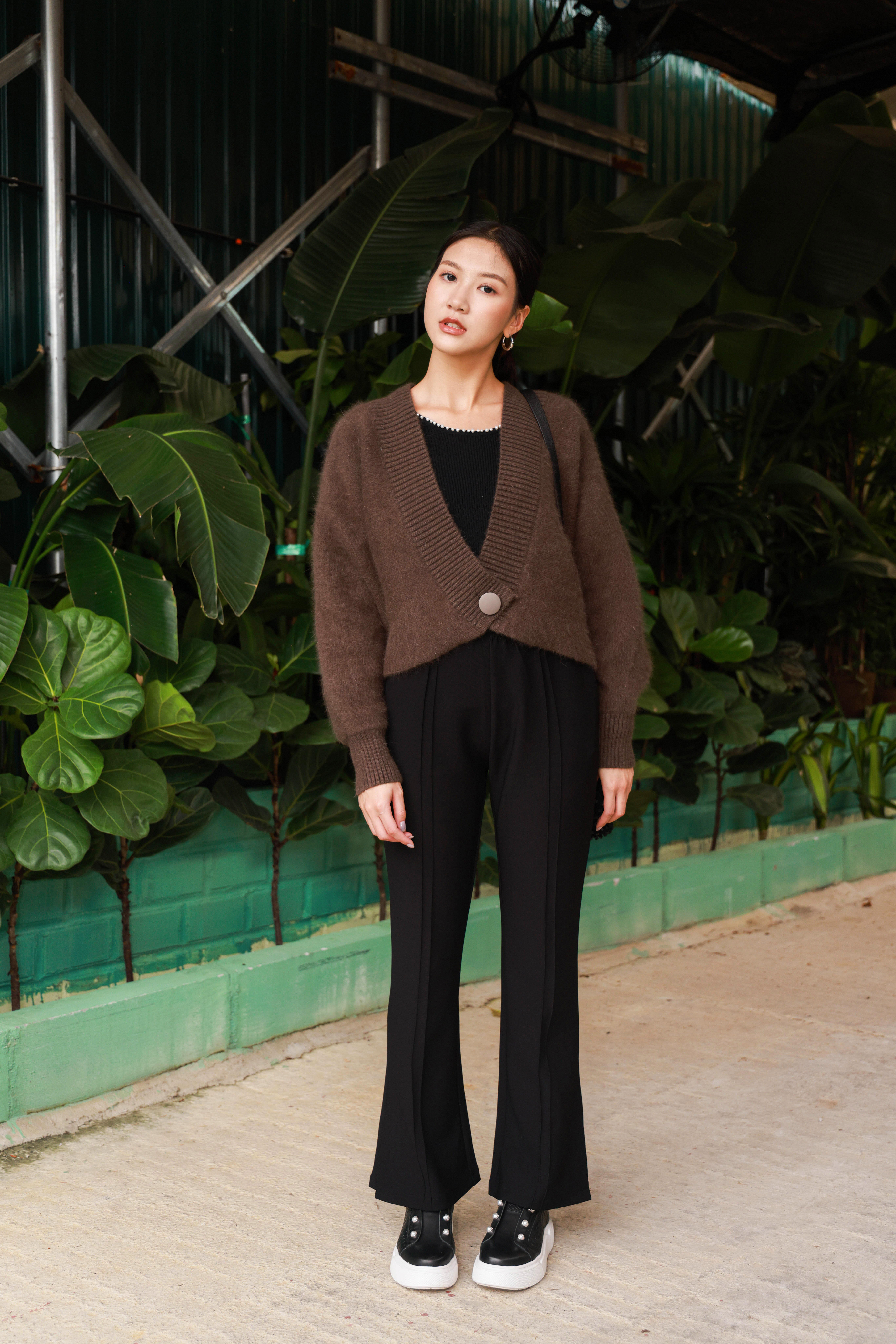 珍珠領邊針織上衣（現貨款式）