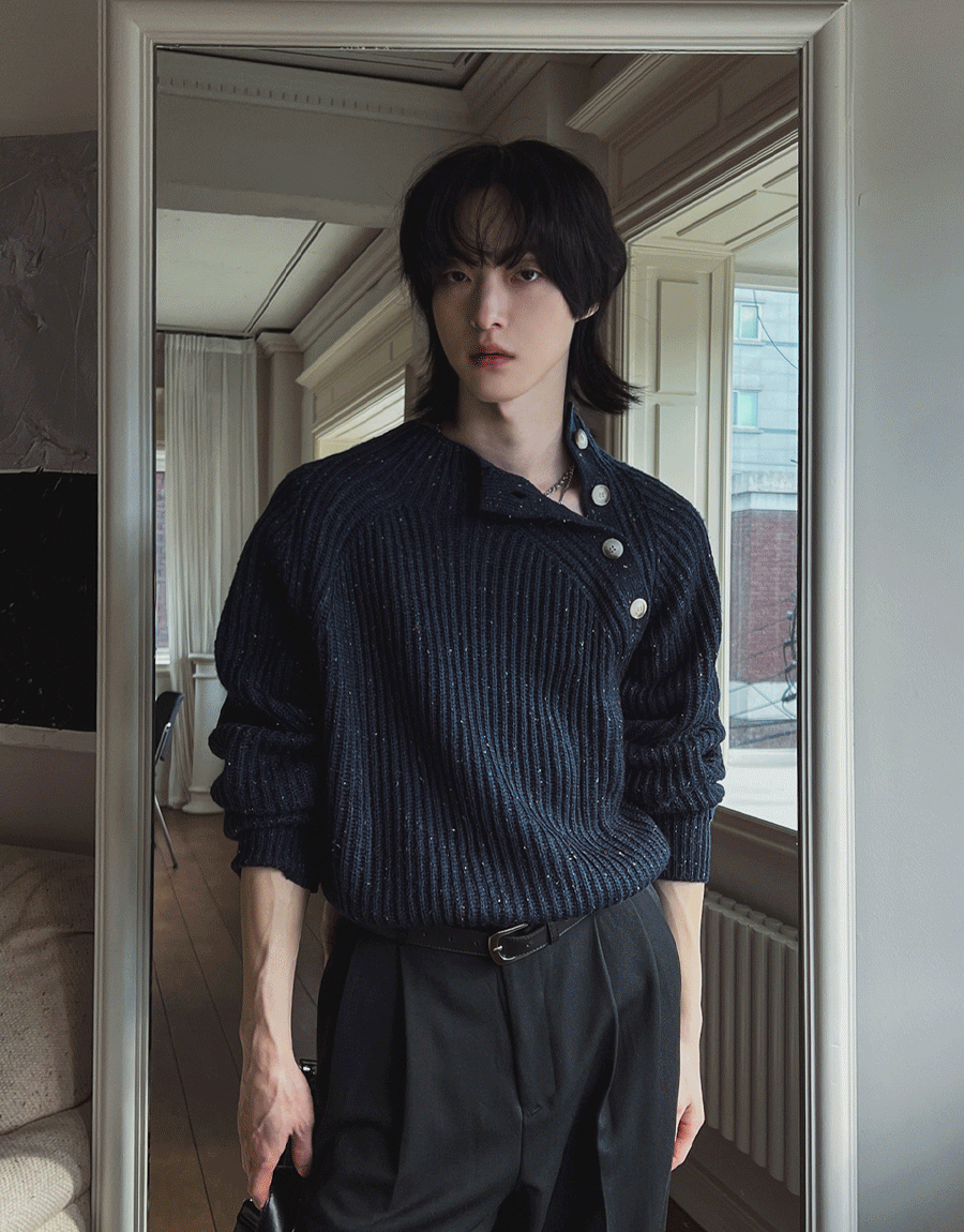 (韓國獨家特價)多鈕釦渲染針織衫上衣