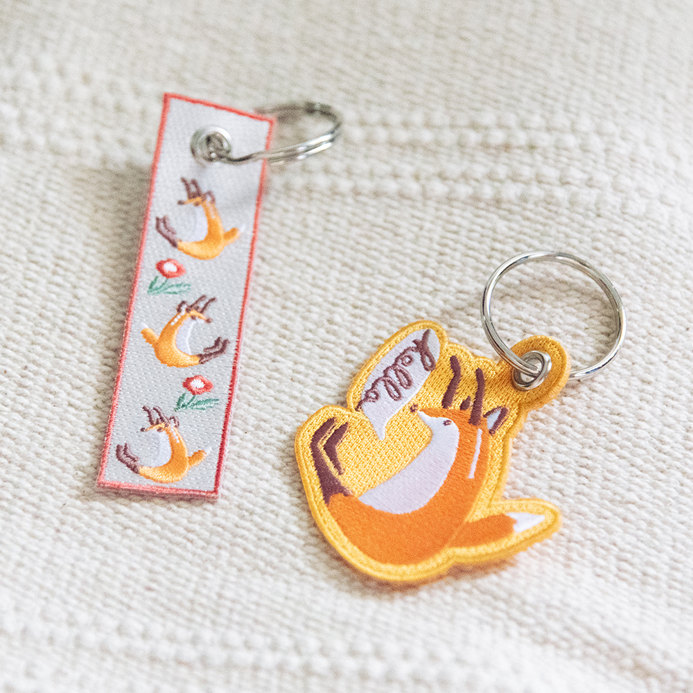 Reiko 狐吉抱抱 刺繡掛飾鑰匙圈｜Hello Studio 你好工作室