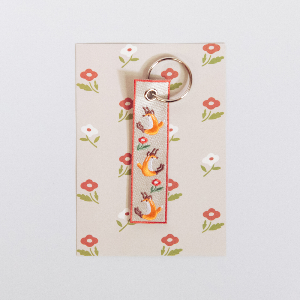 Reiko 狐吉與花 刺繡掛飾鑰匙圈｜Hello Studio 你好工作室