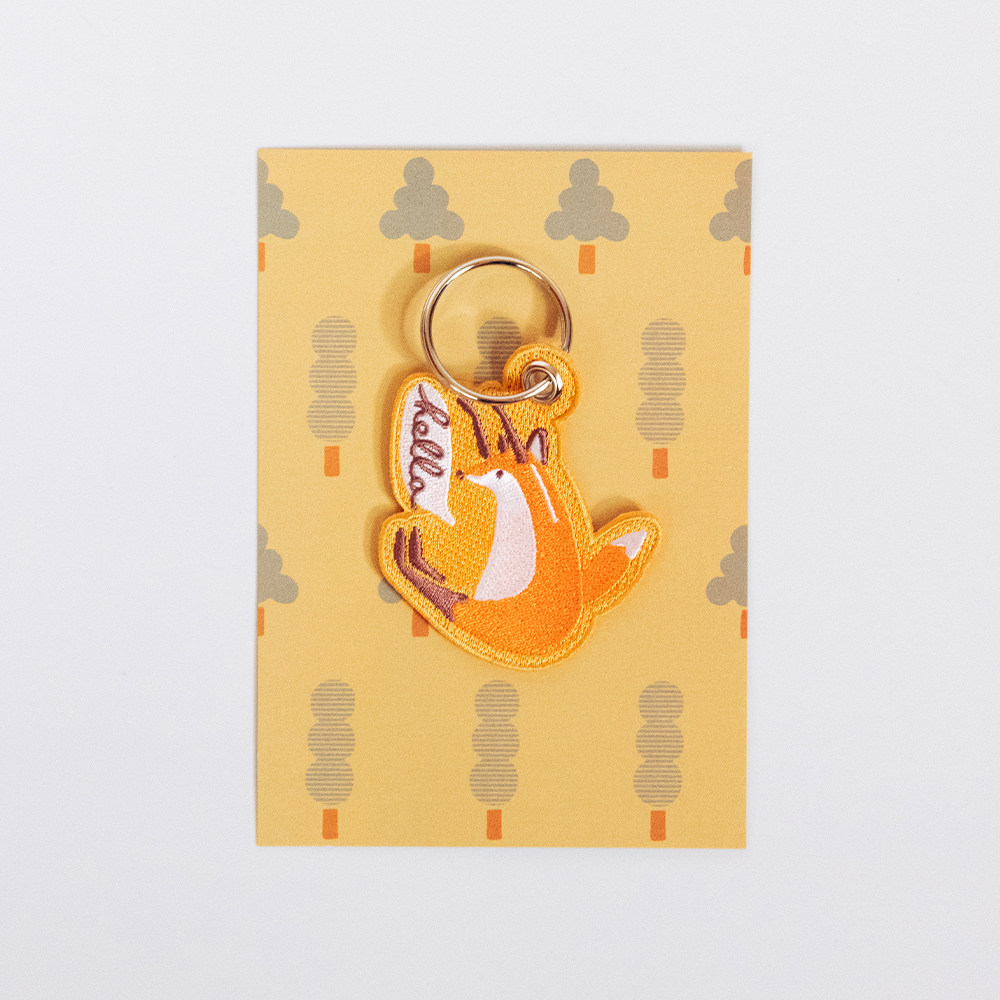 Reiko 狐吉抱抱 刺繡掛飾鑰匙圈｜Hello Studio 你好工作室