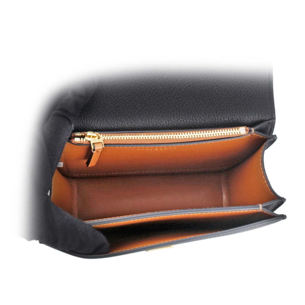 【TORY BURCH】Eleanor 荔枝皮革大標誌翻蓋小款二用包(黑色) 147831 001