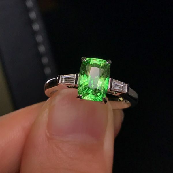 2.18ct 沙弗萊成品戒指