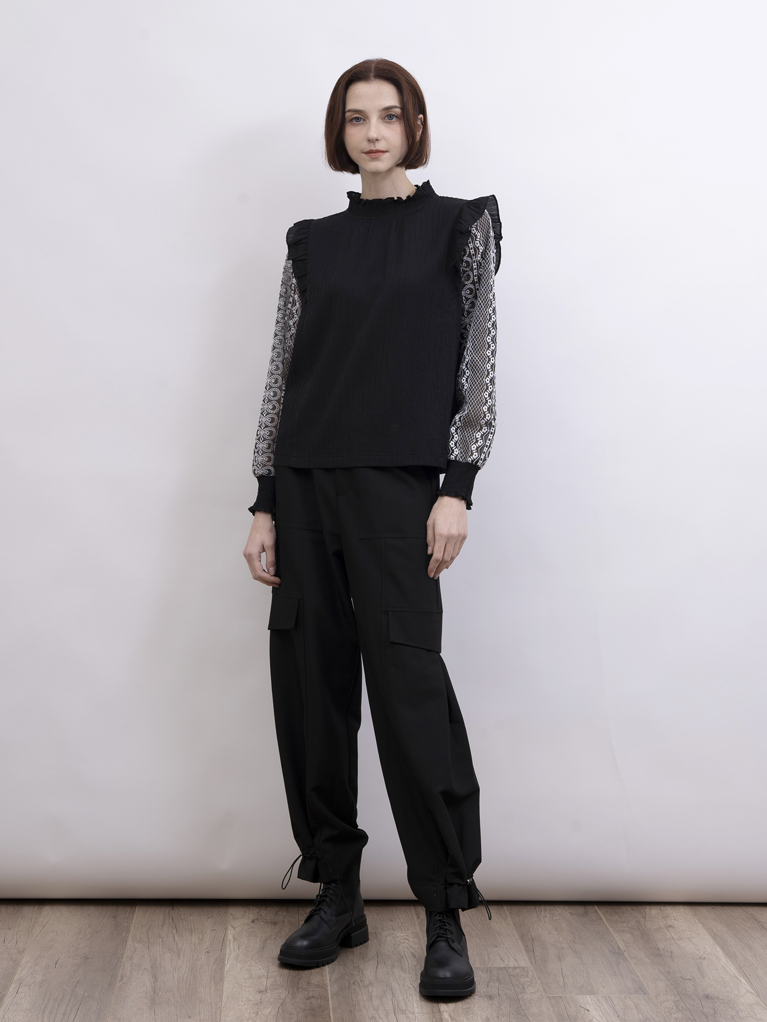 mi-tu 蕾絲拼接木耳邊圓領上衣