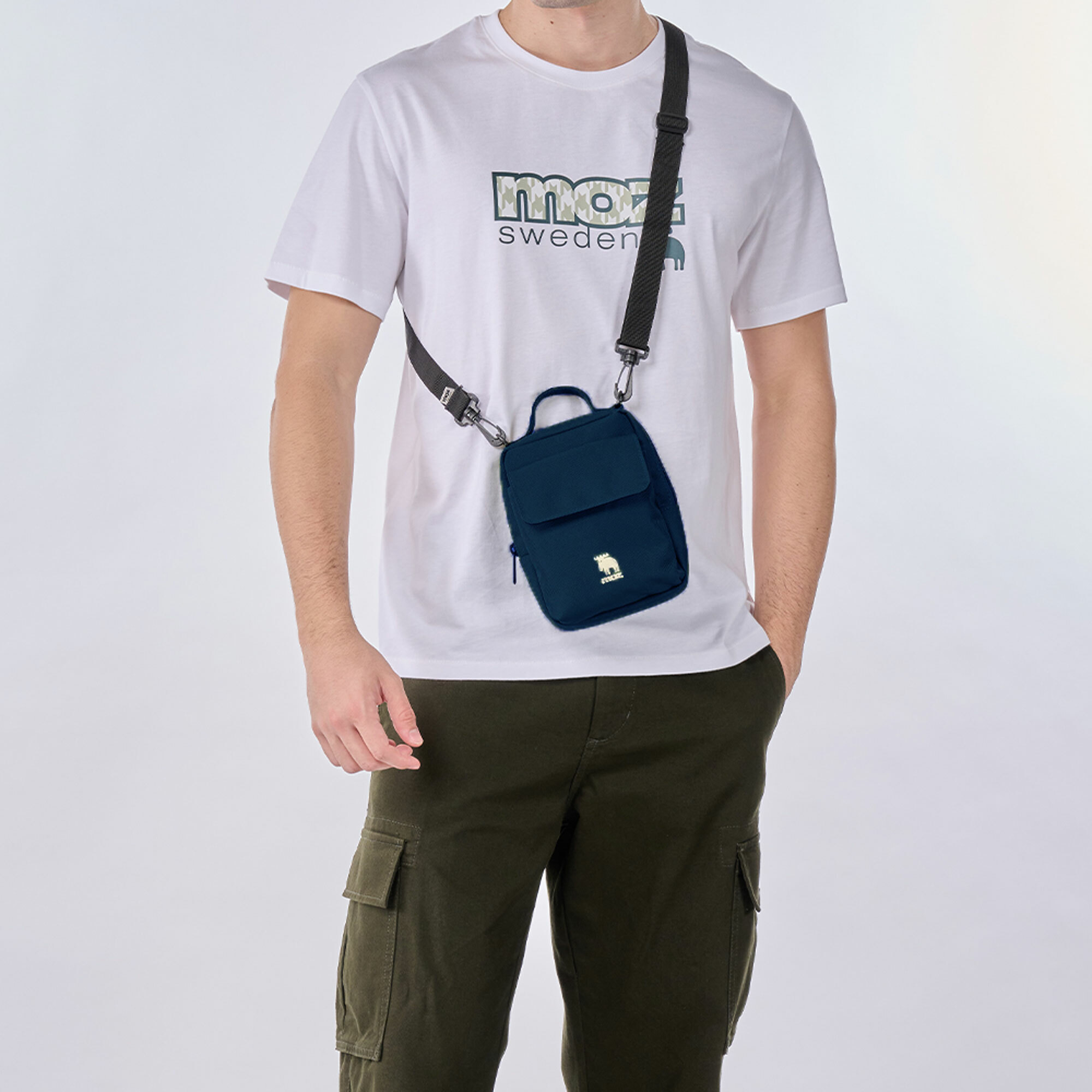 moz瑞典 駝鹿 內層防水 厚片吐司包 旅行小包 (深藍莓)