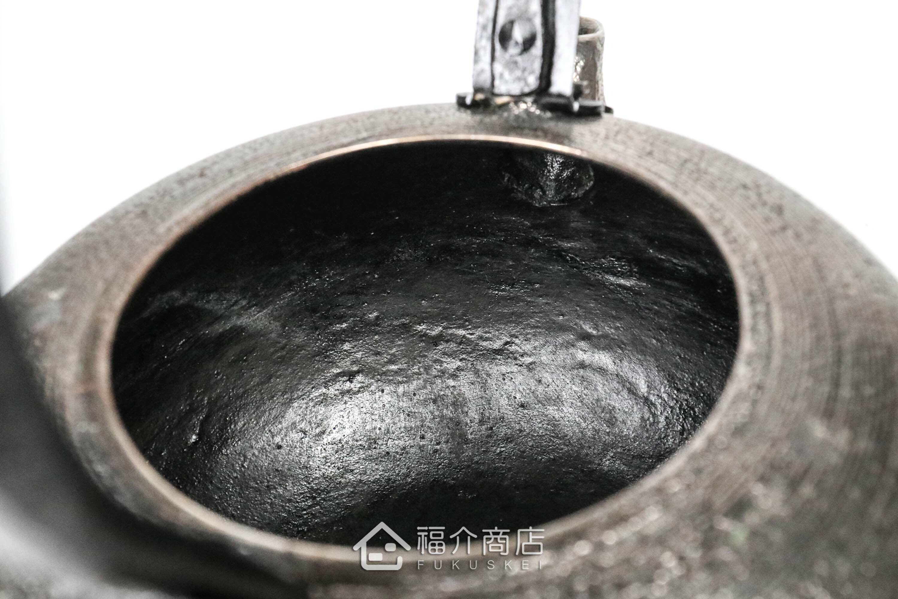 薰山工房所製作煮水泡茶用的砂鐵壺