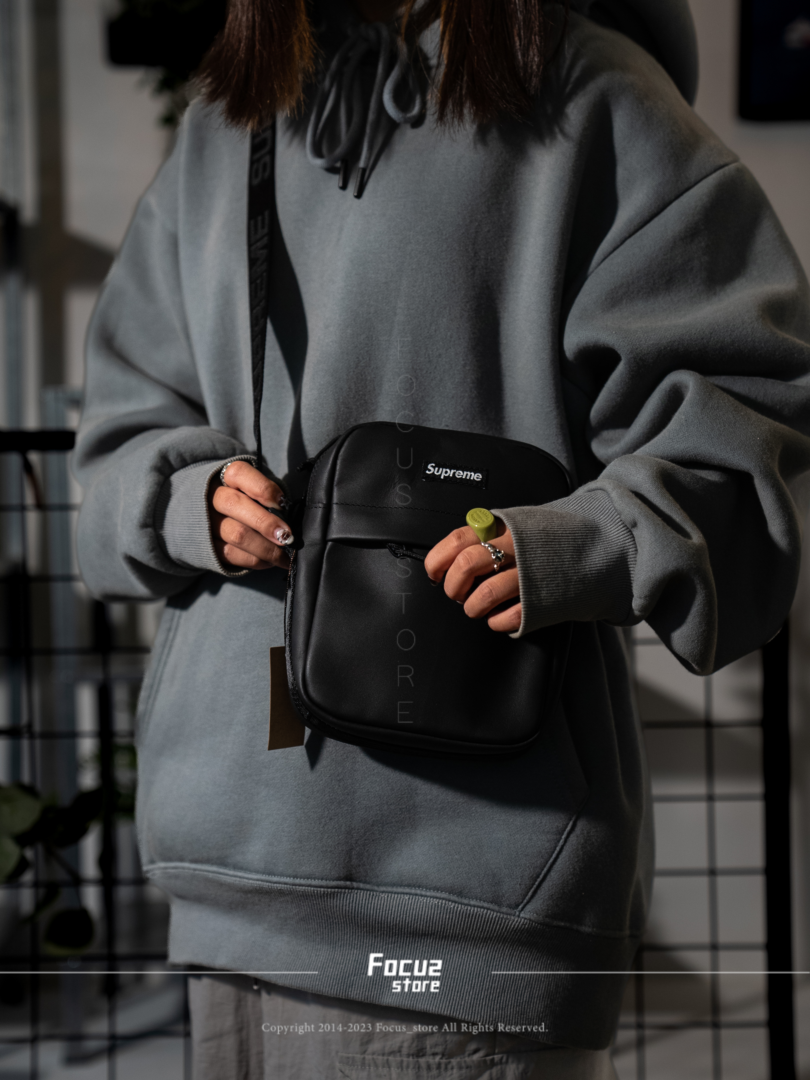 Focus Store】現貨秒發Supreme FW23 Week10 Leather Shoulder