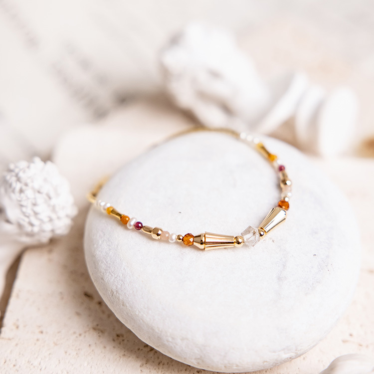 《台中意象》東海大學 • 路思義的祈禱 – 石榴白水晶 – 手鍊